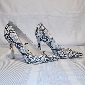 NINE WEST | SNAKE PRINT PUMPS